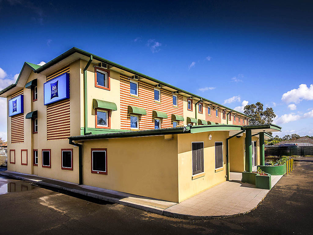 Exterior of ibis budget Casula Liverpool